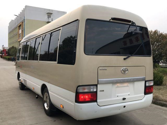 L'autobus d'occasion d'essence de l'autobus 3TR de caboteur de Toyota a employé l'utilisation d'année de Mini Buses de 23 sièges en 2013