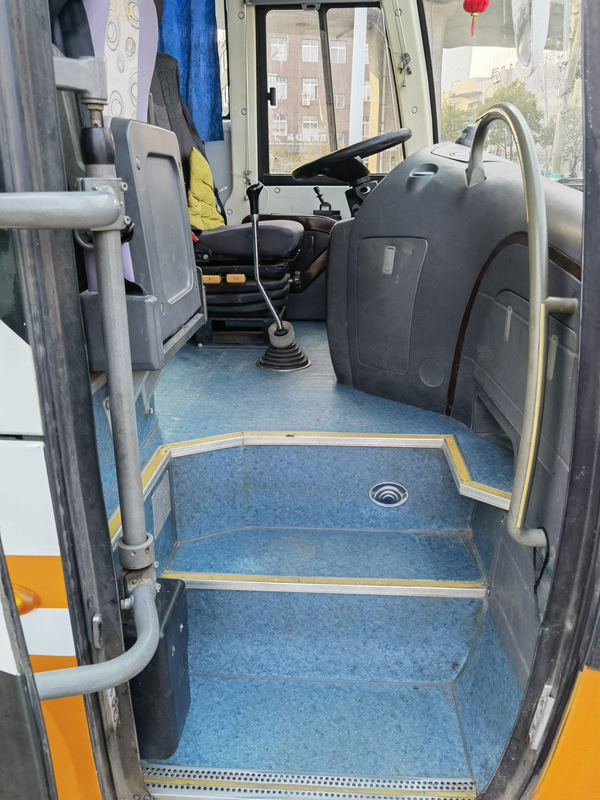Yutong de luxe d'occasion transporte les 24-35 sièges publics diesel utilisés que la ville transporte l'entraîneur utilisé par LHD Buses In 2014 ans
