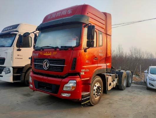 Le tracteur utilisé 420hp de camion a utilisé la tête 6*4 50tons de tracteur à vendre le camion de tracteur