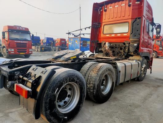 Le tracteur utilisé 420hp de camion a utilisé la tête 6*4 50tons de tracteur à vendre le camion de tracteur