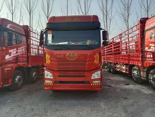 FAW a employé 8x4 18 Ton Cargo Trucks With 12wheels utilisé pour l'usage de cargaison en bon état