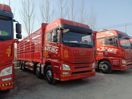 FAW a employé 8x4 18 Ton Cargo Trucks With 12wheels utilisé pour l'usage de cargaison en bon état