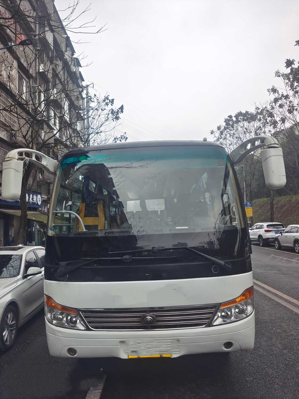 L'autobus public blanc diesel utilisé par année utilisé de la marque ZK6761 en 2017 LHD de Yutong a utilisé de Yuchai d'EURO V 29 autobus de sièges du moteur