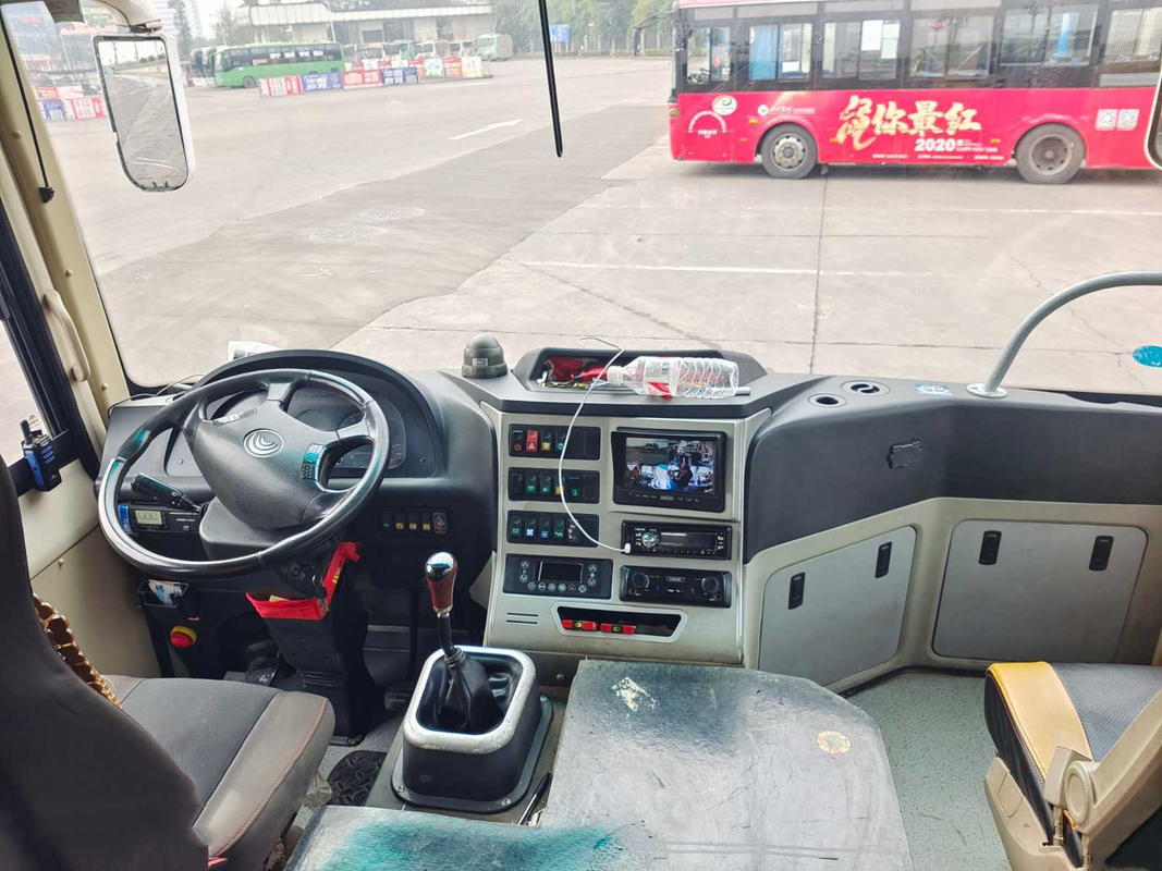 L'autobus public blanc diesel utilisé par année utilisé de la marque ZK6761 en 2017 LHD de Yutong a utilisé de Yuchai d'EURO V 29 autobus de sièges du moteur
