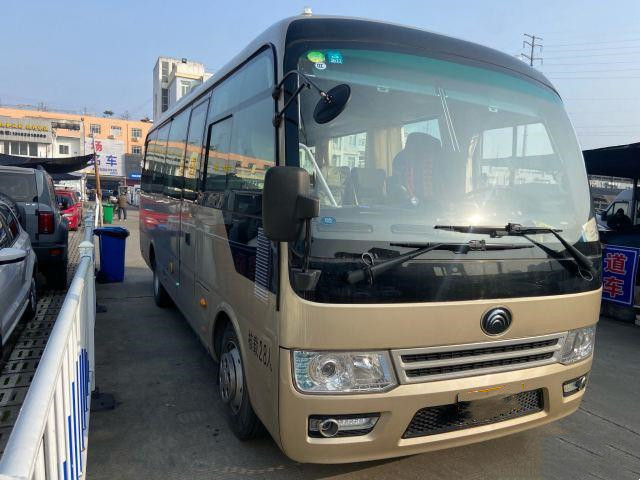 Occasion Yutong ZK6728 transporte le moteur d'or utilisé de Yuchai de couleur transporte l'entraîneur de 28 passagers Bus In 2019 ans