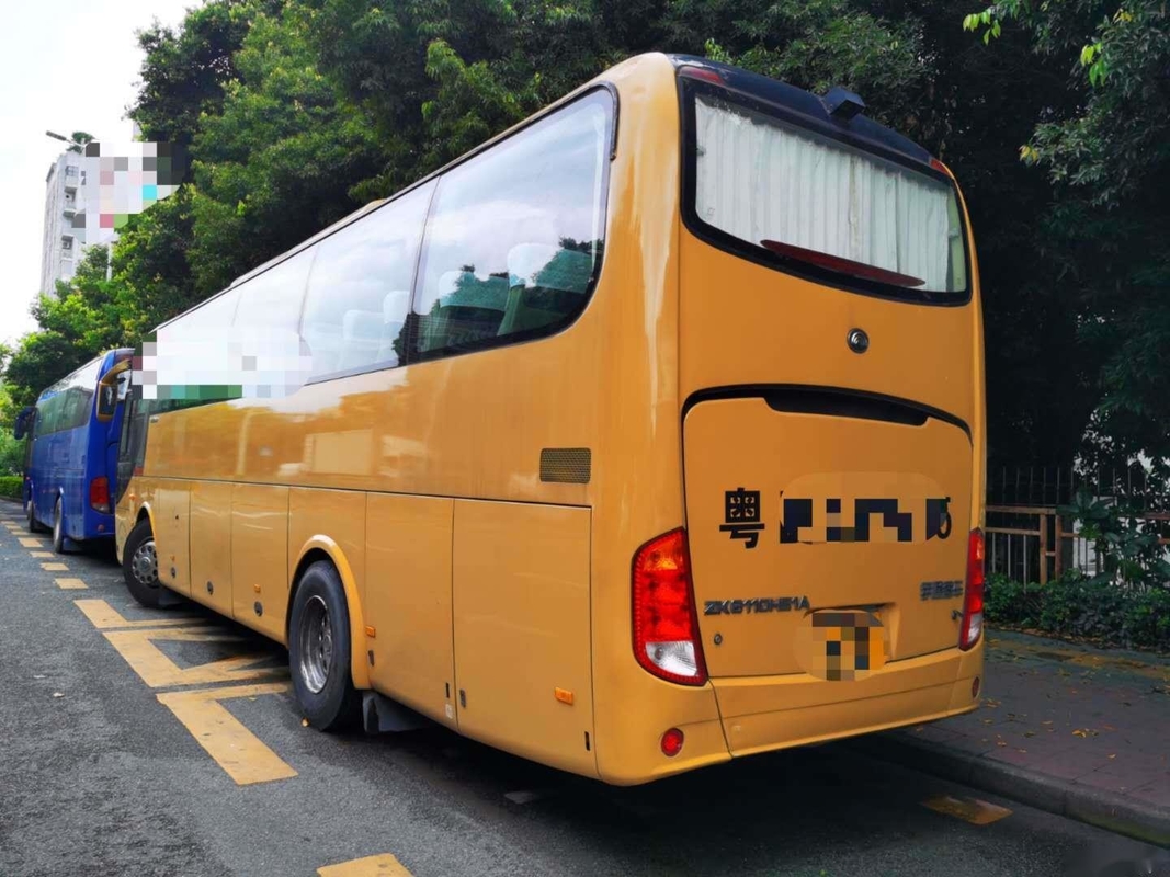 Entraîneur Bus 60 portes de Yutong utilisées par autobus ZK6110 deux de passager de la conduite à droite de Seat