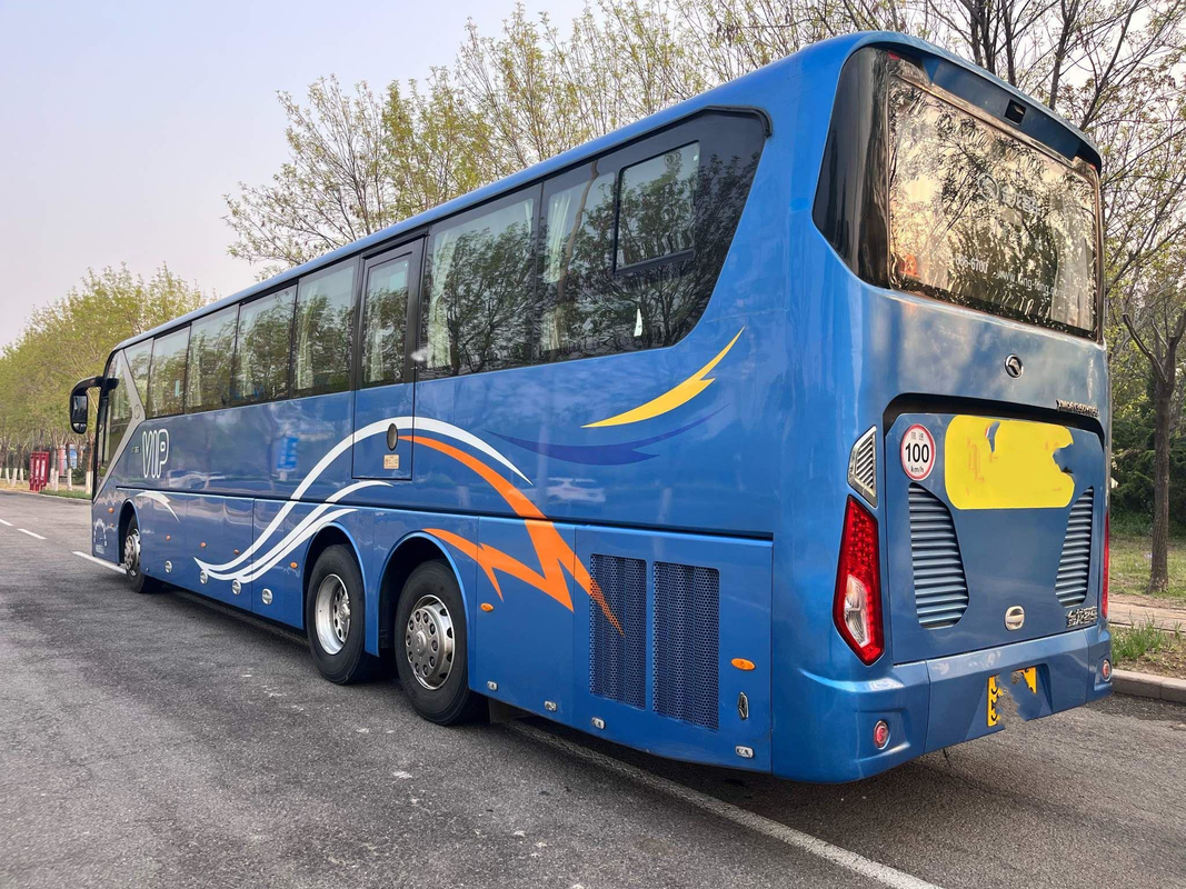 L'autobus nouveau XMQ6135 de Kinglong a utilisé l'entraîneur Buses 56 sièges LHD Front Engine Double Axle