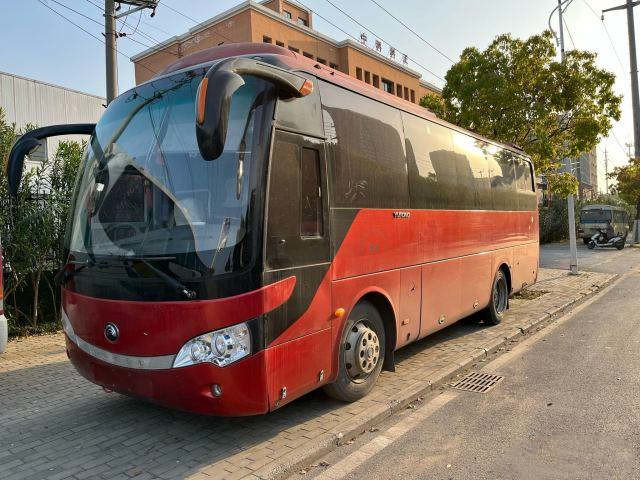 Moteur de Yuchai d'autobus de ville de Bus Luxury 39seats d'entraîneur de Yutong Zk6888 d'autobus de la conduite à droite