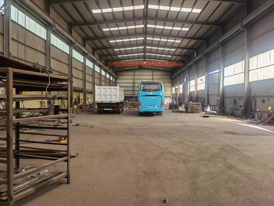 la direction de gauche à droite de 6*4 8*4 a utilisé le déchargeur d'entraînement d'occasion de Tipper Truck 371/375hp
