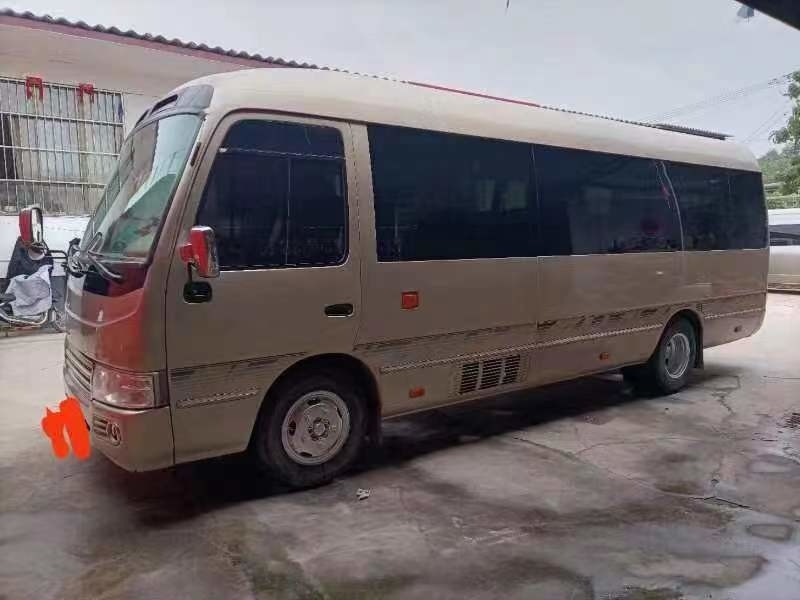 2013 l'autobus de caboteur utilisé de l'an 30 par sièges a employé Mini Bus Toyota Coaster Bus avec le moteur diesel 15B