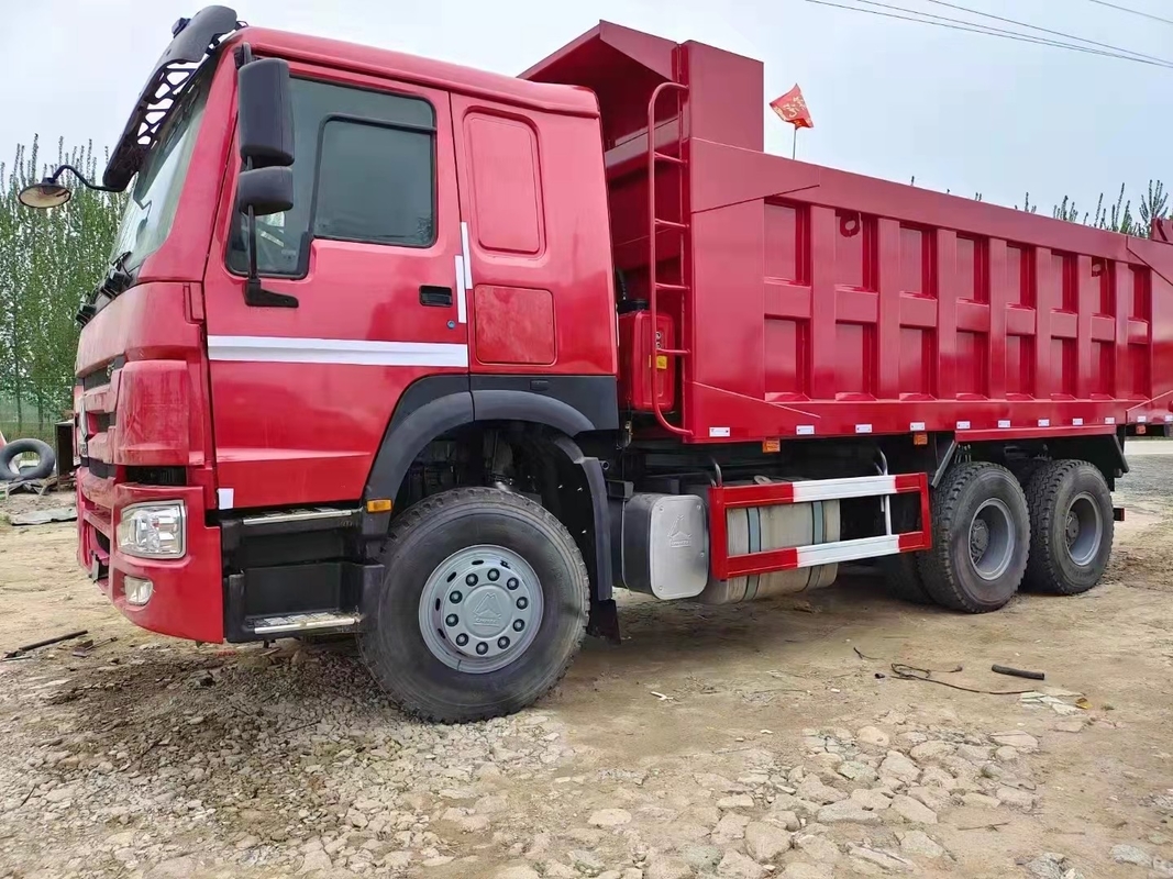 Conduite à droite du camion 6*4 8*4 d'occasion de Howo Tipper Truck Used Dumper 371/375hp la sino