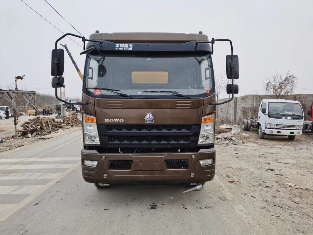 Camion-citerne d'arrosage HOWO 100000L Moteur Cummins 170cv 7.3*2.3*2.7m