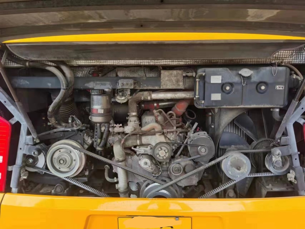 RHD/LHD a utilisé le moteur arrière de Yuchai de portes de Yutong 60seats 2+3layout deux d'entraîneur