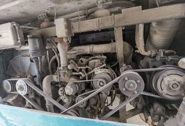 La conduite à droite Yutong de la première classe transportent le car arrière Luxury de moteur de ZK6122H 51 Seater