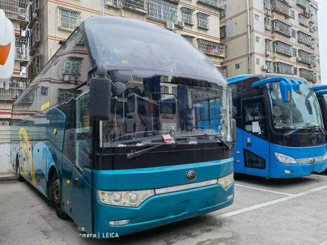 La conduite à droite Yutong de la première classe transportent le car arrière Luxury de moteur de ZK6122H 51 Seater