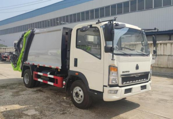 Le ³ de Commercial Vehicles 8m de commerçant de camion chargeant le mode HOWO d'entraînement 4×2 a comprimé le camion à ordures 7,5 mètres long