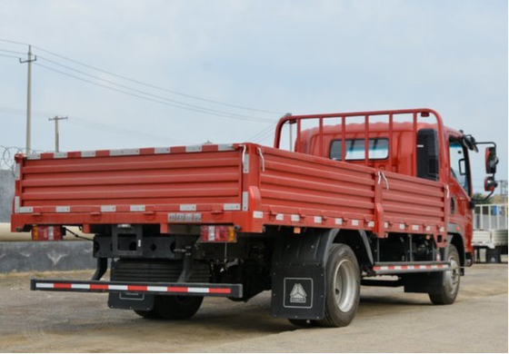 Matière de charge utilisée de camion de cargaison de Sinotruck Howo de camions-citernes 8-10 tonnes de 4×2 d'entraînement de conduite à droite de mode