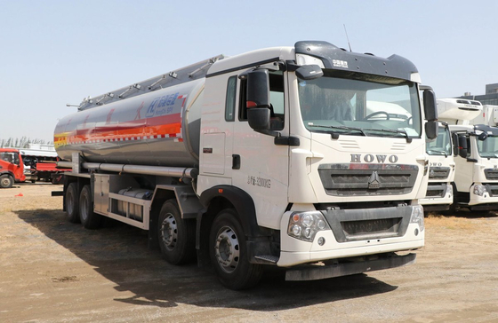 Container à huile d'occasion 30000 litres Howo T5G Camion pétrolier 4 essieux Cabine avec couchette