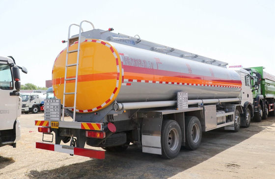 Container à huile d'occasion 30000 litres Howo T5G Camion pétrolier 4 essieux Cabine avec couchette