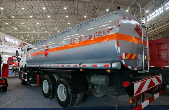 Camion pétrolier lourd Camion sinotruck 20m3 Camion pétrolier alliage d'aluminium MAN Arbre avant cabine plate