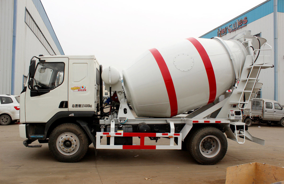 Camion mélangeur de béton Liuqi 4×2 avec 6 pneus Petit mélangeur de ciment 4 cubic Tanker Capacité 160 chevaux