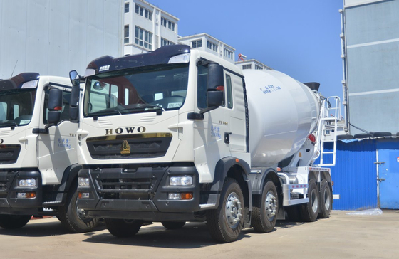 Camion à mélangeur lourd sur mesure 8 cube Sinotruck Howo T7 Cement Mixer avec 10 engrenages de vitesse