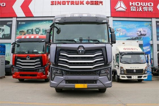HOWO Max Heavy Truck Light Luxury Version Plaque de débit sur le toit haute 480HP 6X4 Tracteur GNL