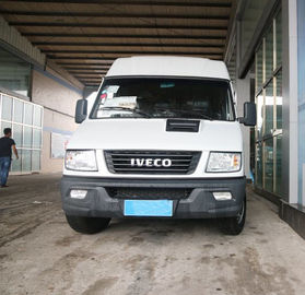 Le minibus utilisé et nouveau 6 de marque blanche d'Iveco pose l'an du diesel 2013-2018 de 129 puissances en chevaux