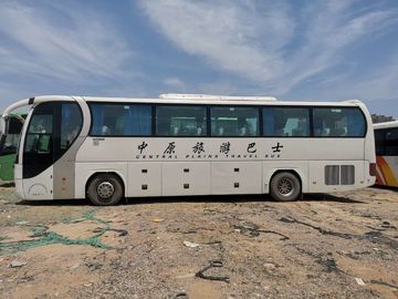 51 sièges ont employé la couleur blanche plate de côté gauche de série d'homme de service de bus de ville de Yutong de car diesel de direction