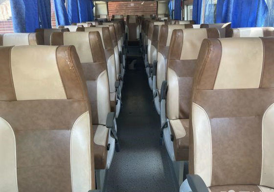 39 sièges ont utilisé l'entraîneur Bus 2016 marque de l'an SLK6873 Shenlong avec l'excellent moteur diesel