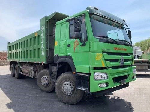 Camion de déchargeur des puissances en chevaux 8X4 8.2m du camion lourd 380 de Sinotruk HOWO 7 d'occasion de la Chine ZZ3317N4667E1