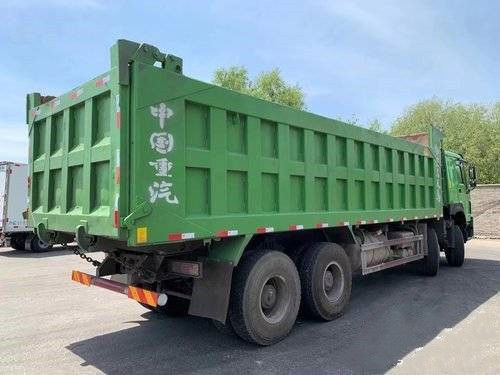 Camion de déchargeur des puissances en chevaux 8X4 8.2m du camion lourd 380 de Sinotruk HOWO 7 d'occasion de la Chine ZZ3317N4667E1