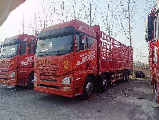 FAW a employé 8x4 18 Ton Cargo Trucks With 12wheels utilisé pour l'usage de cargaison en bon état