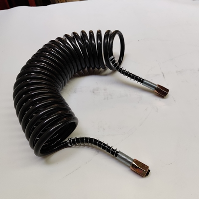 Lové arrosez le tuyau au jet en spirale noir d'unité centrale de câble de sept noyaux avec le connecteur de fer pour la remorque de camion